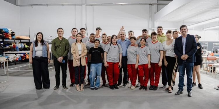 “Sin la ayuda de Gobierno, hubiese sido imposible”: fábrica de indumentaria deportiva estrenó casa propia