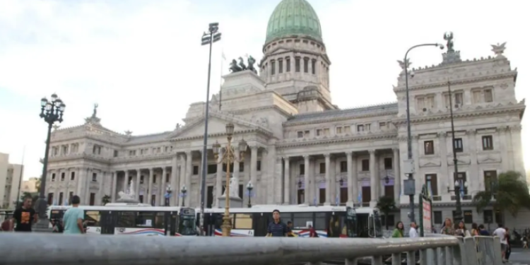 Febrero al Congreso: el Gobierno convocó a sesiones extraordinarias para tratar la reforma laboral