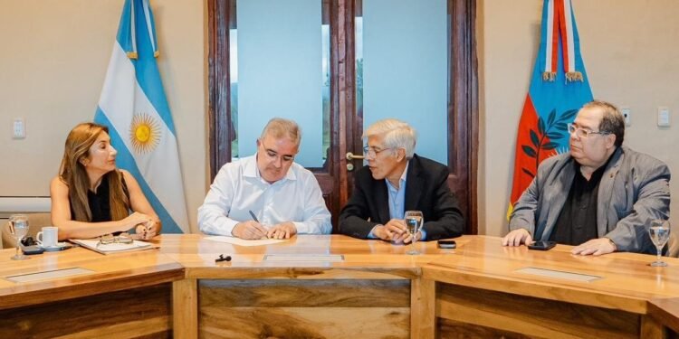 El Gobierno donó inmueble a la UNCa para potenciar el desarrollo académico en Belén