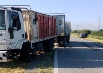 Grave siniestro vial entre un camión y automóvil