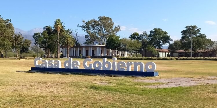 GREMIOS ESTATALES Y DOCENTES SIN ACUERDO EN LA REUNIÓN CON GOBIERNO