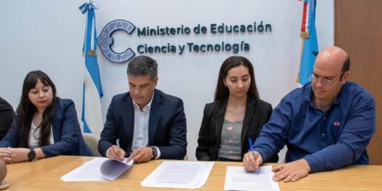 OSEP y el Ministerio de Educación firmaron un convenio para mejorar la cobertura del servicio de Maestras de Apoyo Escolar