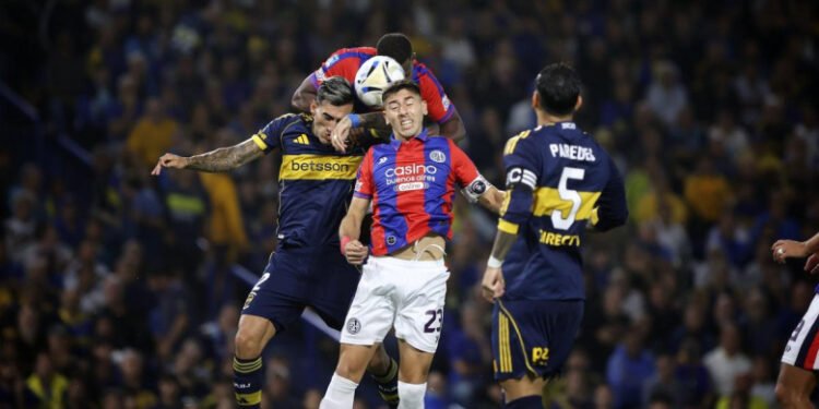 Boca y San Lorenzo empataron en un clásico vibrante en La Bombonera