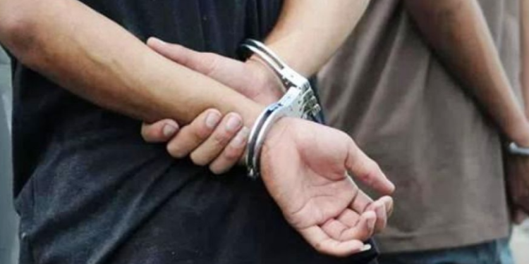 Confirman la detención de dos acusados de robar en un local de la Capital