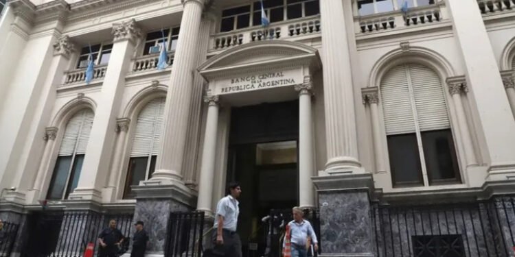 El Banco Central sumó dólares otra vez, pero no logró frenar la baja de reservas