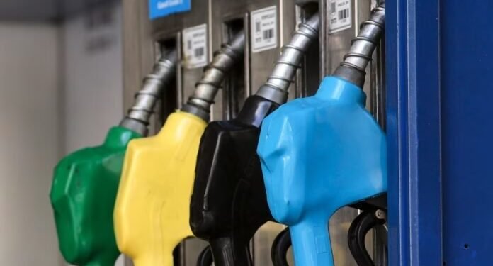 El litro de nafta premium ya superó los $2000 por la guerra Irán-Israel