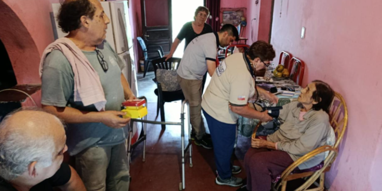 Equipos de Salud asistieron a vecinos afectados por el temporal en Los Altos