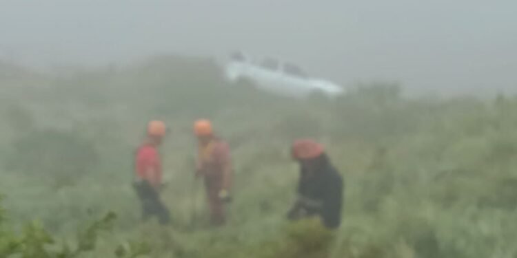 Milagro en la Cuesta del Portezuelo: un conductor saltó del auto antes de que cayera al precipicio