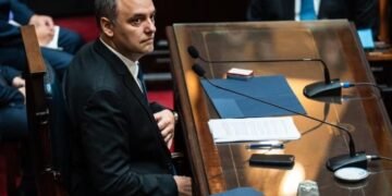 Adorni defendió el plan económico, criticó al kirchnerismo y evitó hablar de su patrimonio