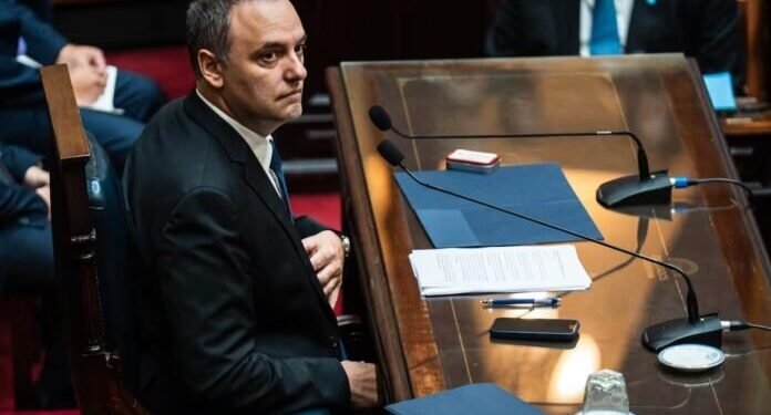 Adorni defendió el plan económico, criticó al kirchnerismo y evitó hablar de su patrimonio