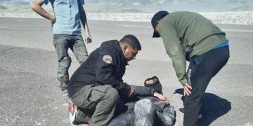Antofagasta de la Sierra: Policias asistieron a un hombre en el Campo de Piedra Pómez