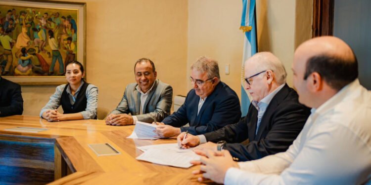 Catamarca firmó un acuerdo con el Hospital Italiano para fortalecer la salud pública e incorporar tecnología médica