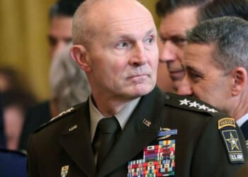 El Pentágono echó al jefe del Ejército de EE.UU. en plena guerra contra Irán