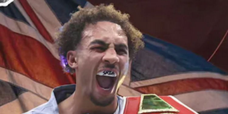 🥊🔥 ¡Golpe duro en el ring!