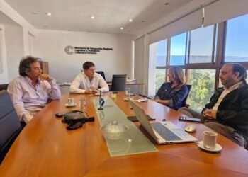 Gobierno y empresarios analizan medidas para sostener el servicio de colectivos