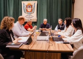 Jalil confirmó aumento de $100.000 para becados y un 15% más para contratados