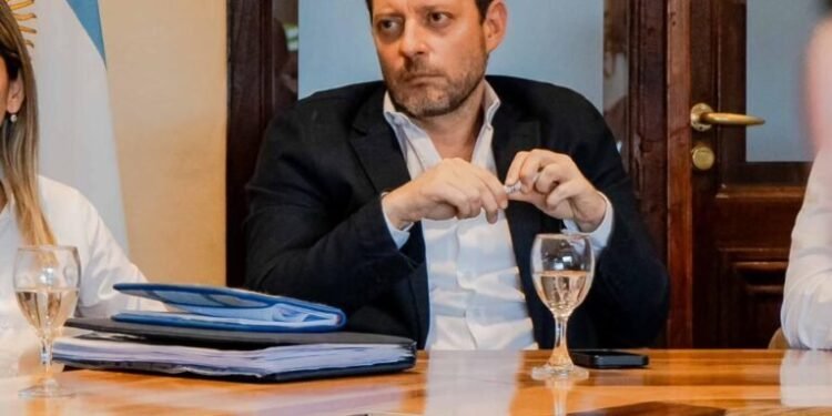 Natella: “Educación absorberá a Trabajo, no a la inversa