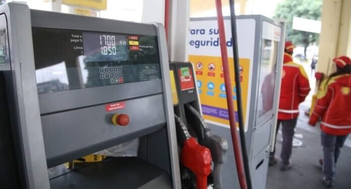 Postergan el aumento de impuestos para contener el precio de la nafta