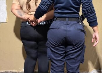 Capital: A las piñas en la viá pública, una mujer quedó demorada