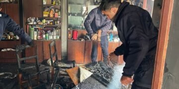 Capital: Policias sofocaron un incendio en una vivienda