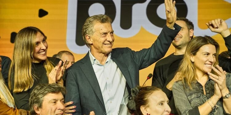 Dirigentes catamarqueños en el encuentro nacional del PRO junto a Macri