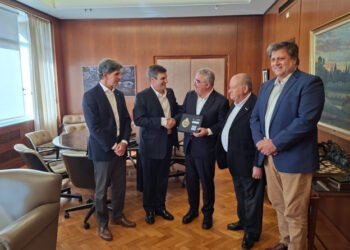 El Gobernador se reunió con autoridades Automóvil Club Argentino para dialogar sobre el Gran Premio Argentino Histórico