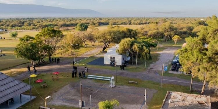 Inauguraron un salón de usos múltiples y una cancha de fútbol en el Polideportivo Policial