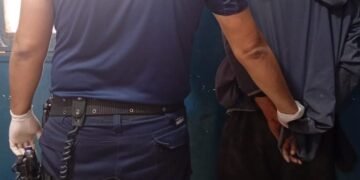 Un detenido por pegarle a su propia madre