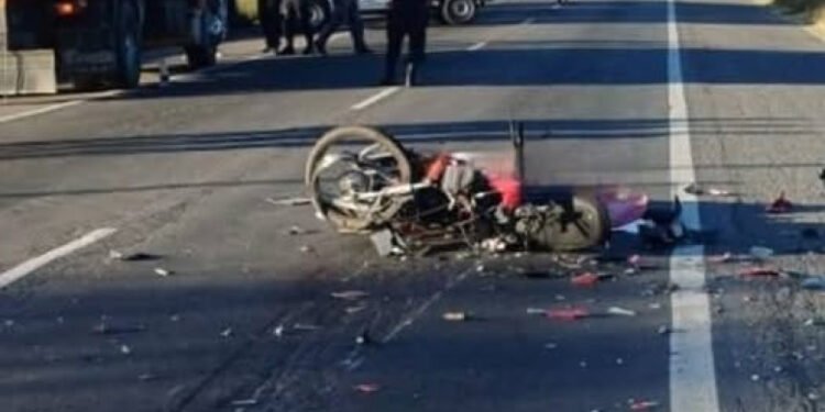 UN MOTOCICLISTA DE 30 AÑOS MURIÓ AL CHOCAR CONTRA UN CAMIÓN