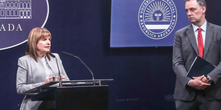 Bullrich lo deja plantado a Adorni en la Rosada