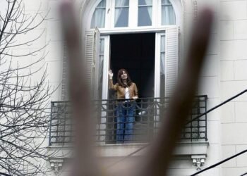 La pelea entre Kicillof y Cristina y la posible suspensión de las PASO acerca al peronismo a una fractura