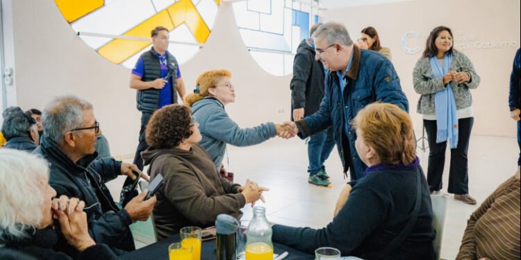 Más de 140 adultos participan del programa Rejuvenecer Activamente en el EDI