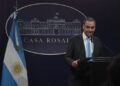 Milei volverá a España sin reunirse con Pedro Sánchez y en medio de la crisis política por Adorni