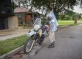 Perdió su trabajo, salió en moto rumbo a Alaska y terminó alentando a la Selección argentina en el Mundial