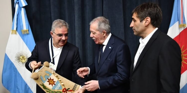 Raúl Jalil destacó el rol productivo del interior del país en el Primer Foro de Economías Regionales