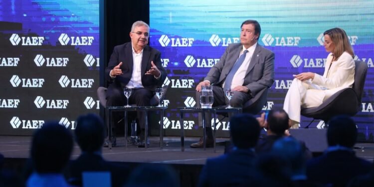Raúl Jalil expuso “La mirada de los Gobernadores” en el 43° Congreso Anual de la IEAF