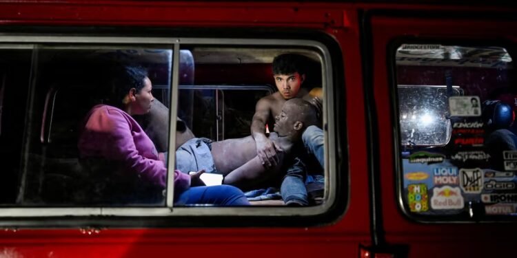 Siguen las tareas de rescate en Venezuela tras los terremotos: hay 188 muertos y 1.520 heridos