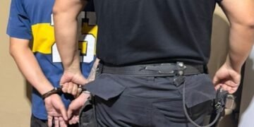 Un detenido por querer robar a un auto estacionado en inmediaciones de la plaza Raúl Alfonsín