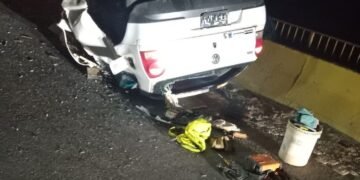 Vuelco de un automóvil en el sur d ela capital