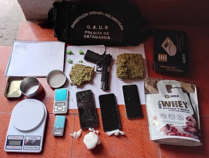Allanamiento por narcomenudeo en Andalgalá: secuestran marihuana, cocaína y detienen a un joven