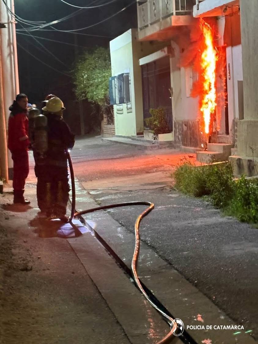 Capital: Sofocaron un incendio