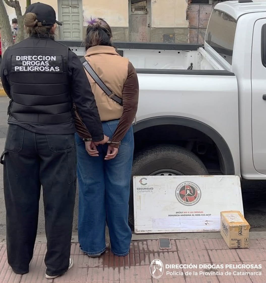 DETIENEN A UNA MUJER, SECUESTRAN GRAN CANTIDAD DE ANSIOLÍTICOS Y UN CELULAR TRAS UN OPERATIVO ANTIDROGA
