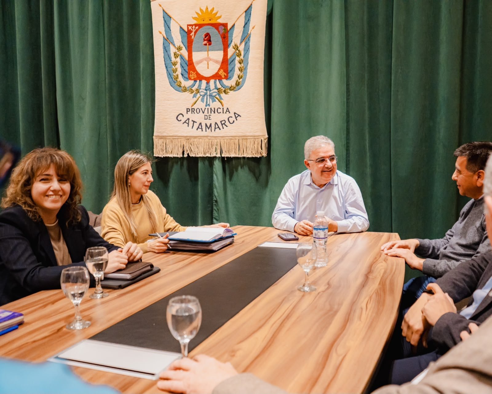 El Gobierno otorgará un bono extraordinario de $100.000 a empleados públicos y municipales