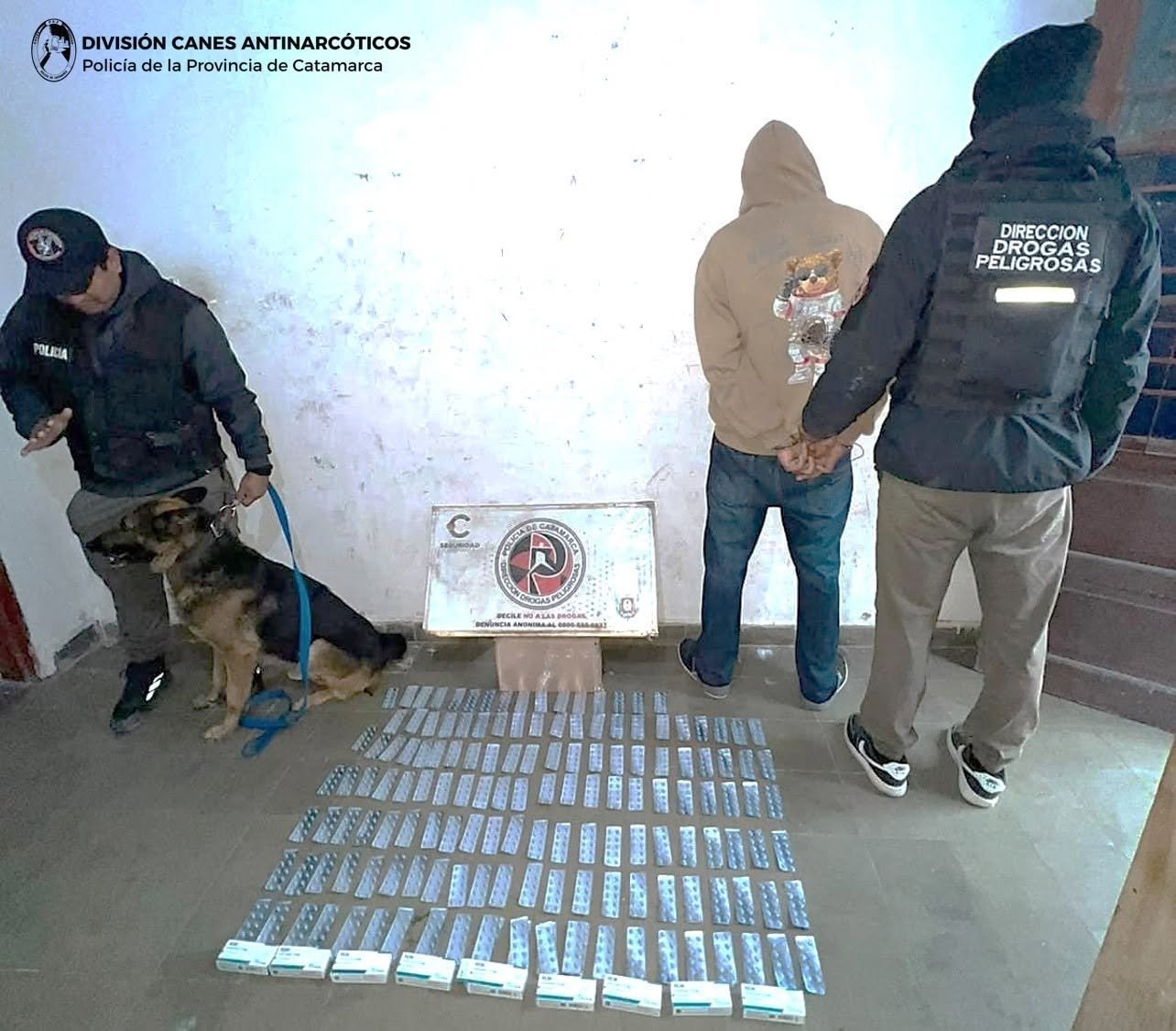 OPERATIVO ANTIDROGAS, DETUVIERON A UNA PERSONA, SECUESTRARON GRAN CANTIDAD DE ANSIOLÍTICOS Y DOS TELÉFONOS