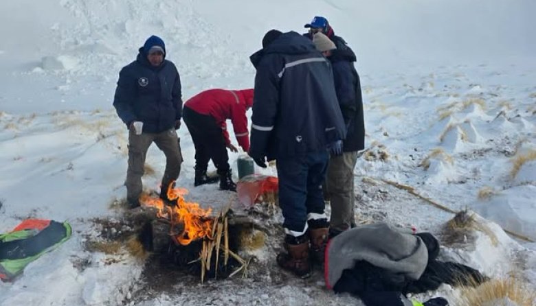 RESCATARON CON VIDA A LOS CUATRO MINEROS