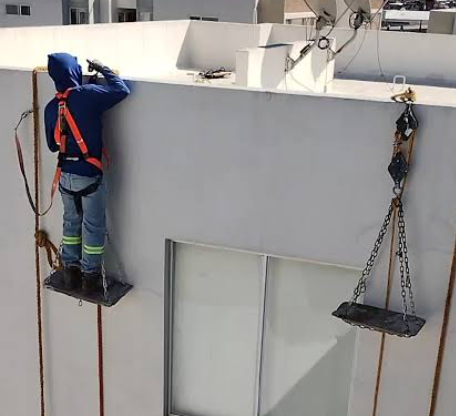 Tragedia en una obra: un pintor murió tras caer desde el primer piso en la Capital