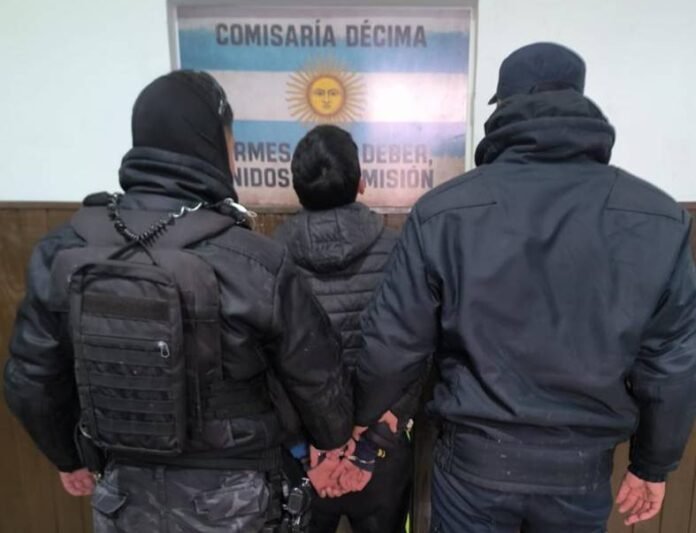 Aprehendieron a un hombre y secuestraron dinero y otros elementos en el sur de la Capital