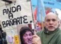 Bajo la lluvia, organizaciones sociales y gremiales protestan frente al Congreso contra la Ley de Propiedad Privada