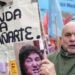 Bajo la lluvia, organizaciones sociales y gremiales protestan frente al Congreso contra la Ley de Propiedad Privada