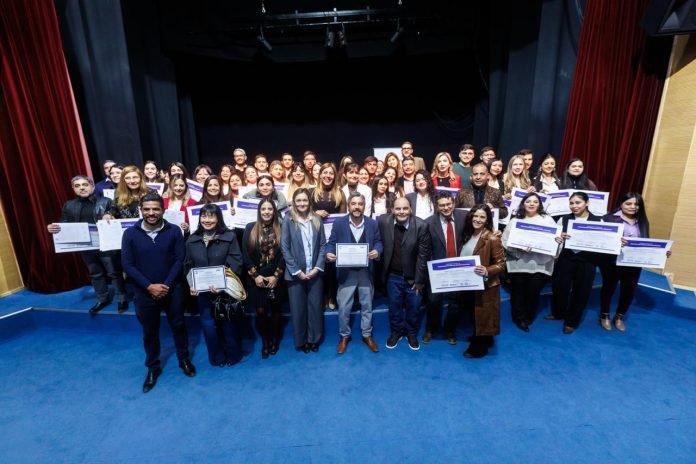 Certificaron a más de 64 nuevos diplomados en Comunicación Política y Derechos Humanos